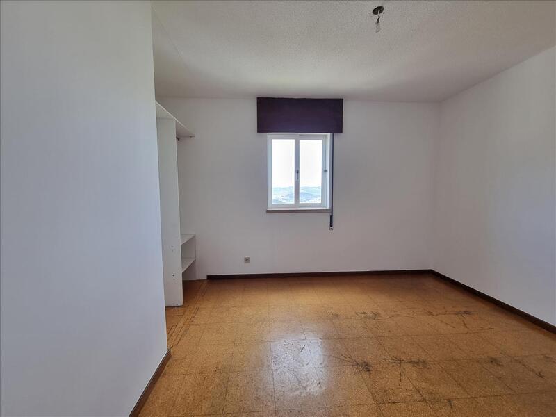 Apartamento T2 Santo António de Cavaleiros (Loures) - Image 9