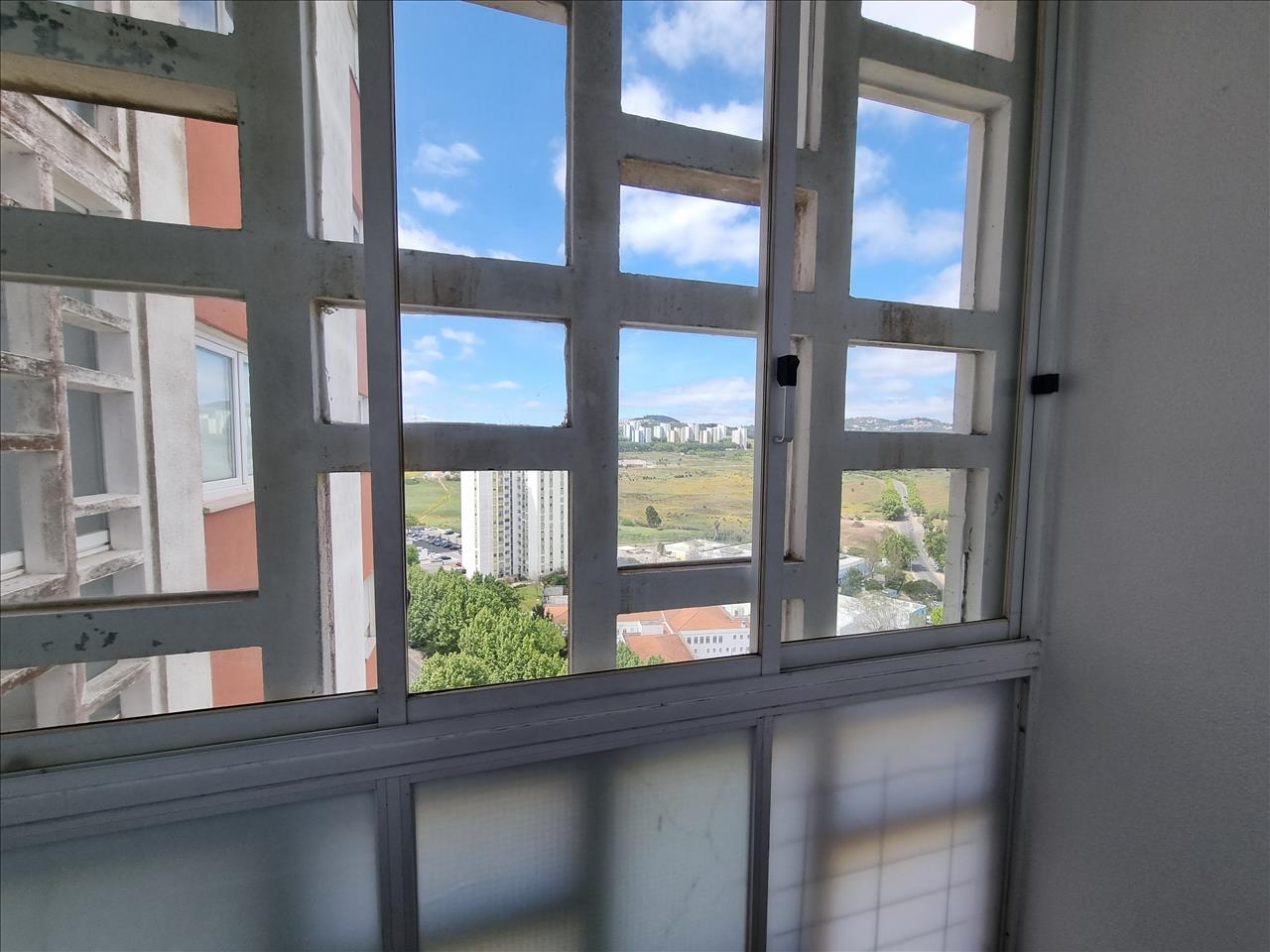 Apartamento T2 Santo António de Cavaleiros (Loures) - Image 12