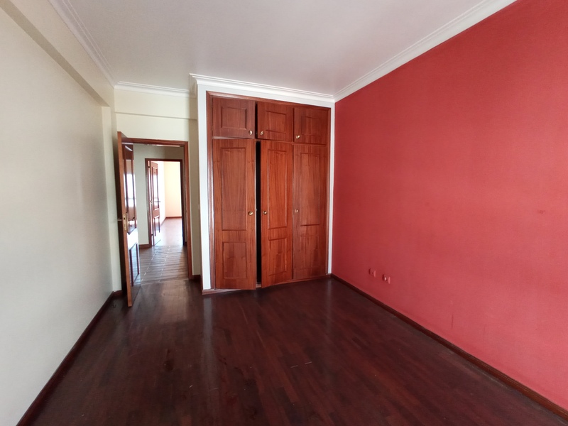  T3 com Lareira, Arrecadação e 164m² Totais – Rua Maria Lamas, Moita - Image 5