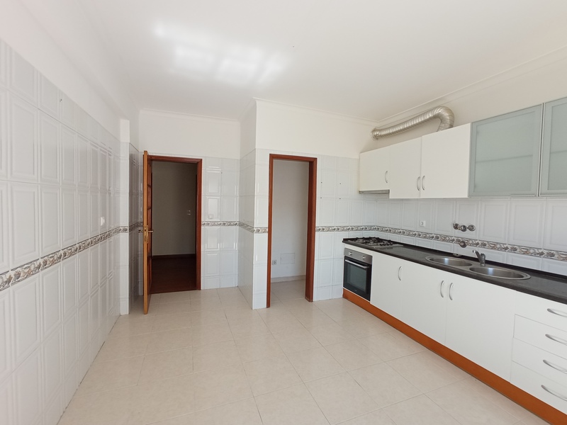  T3 com Lareira, Arrecadação e 164m² Totais – Rua Maria Lamas, Moita - Image 10