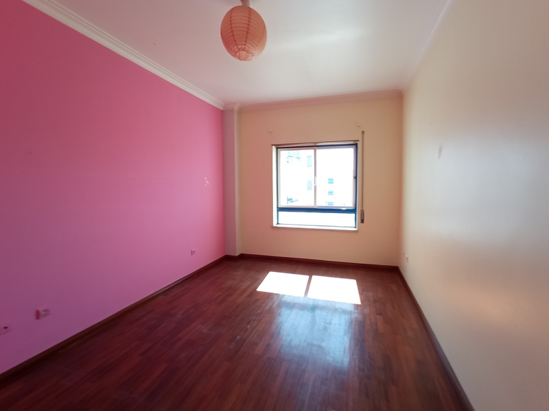  T3 com Lareira, Arrecadação e 164m² Totais – Rua Maria Lamas, Moita - Image 8