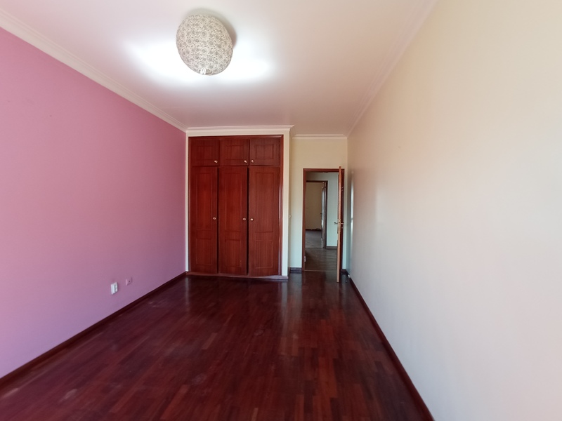  T3 com Lareira, Arrecadação e 164m² Totais – Rua Maria Lamas, Moita - Image 7