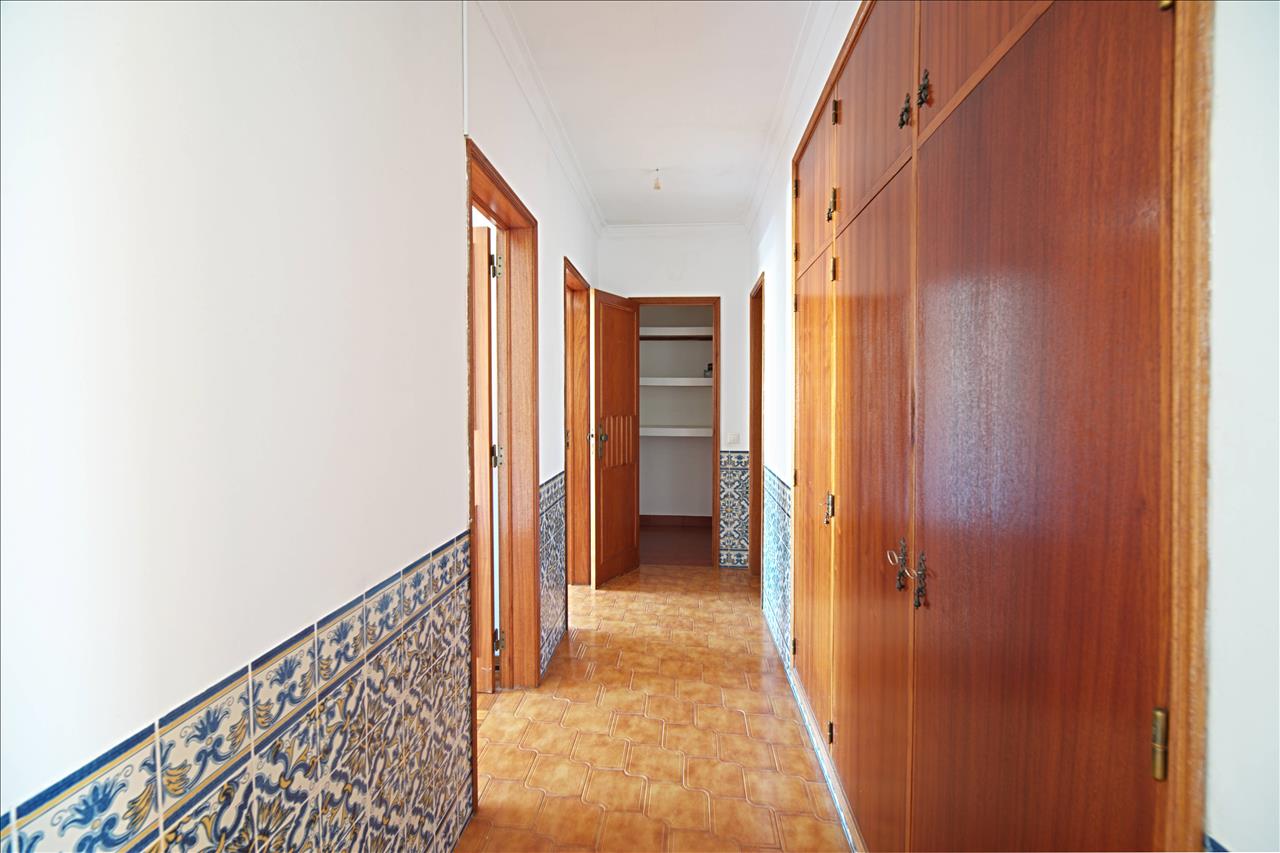 Apartamento T3 com Varanda e Arrecadação, no Centro do Pinhal Novo - Image 7