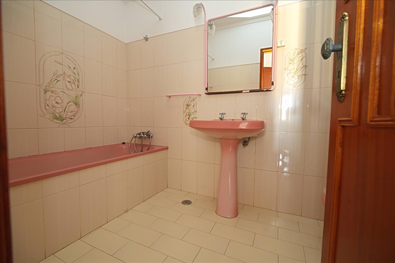 Apartamento T3 com Varanda e Arrecadação, no Centro do Pinhal Novo - Image 14