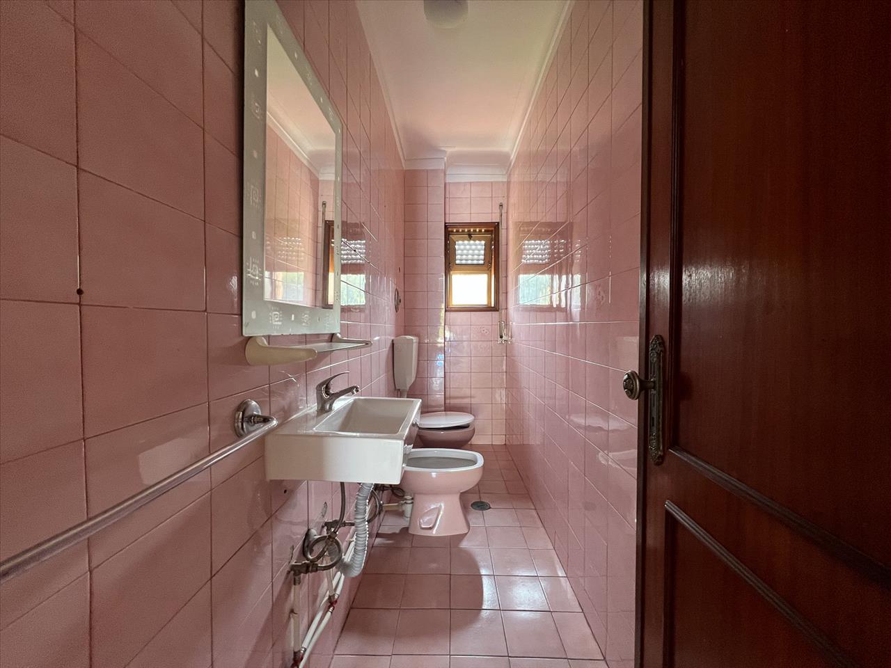 Apartamento T3 com uma área total de 241 m2 - Image 12