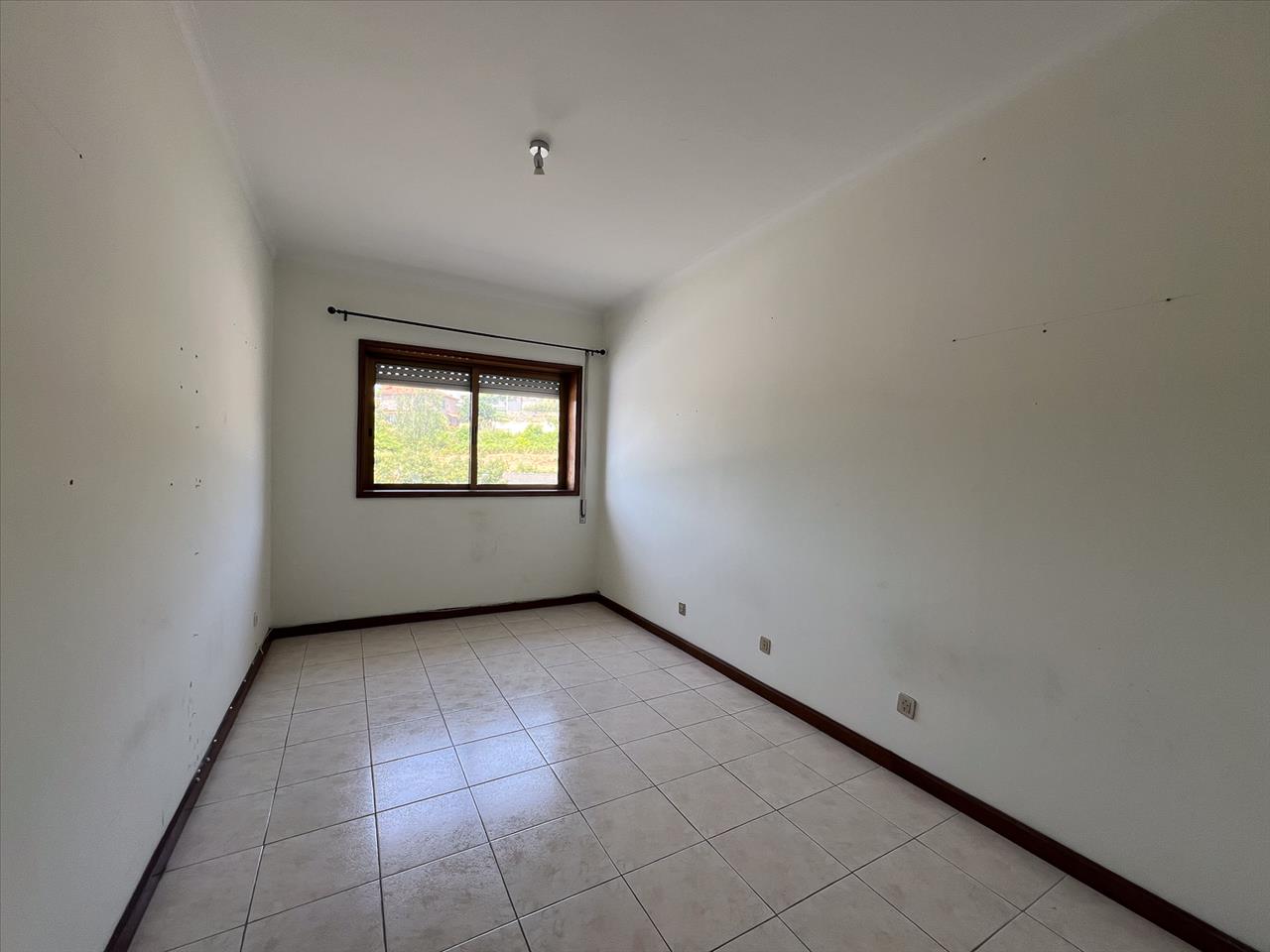 Apartamento T3 com uma área total de 241 m2 - Image 4