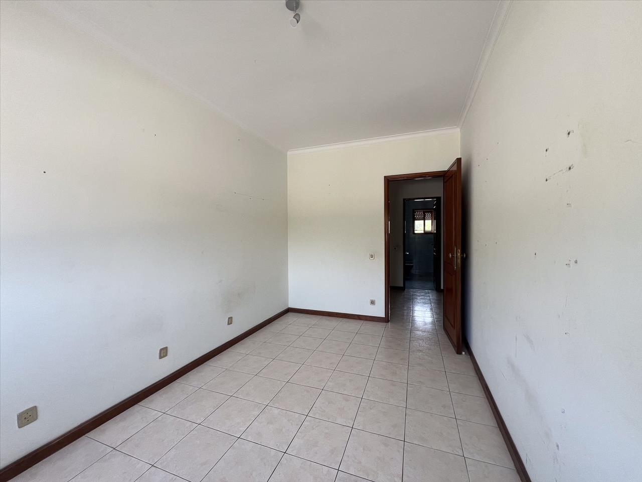 Apartamento T3 com uma área total de 241 m2 - Image 8