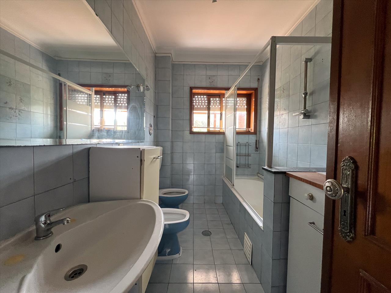 Apartamento T3 com uma área total de 241 m2 - Image 11