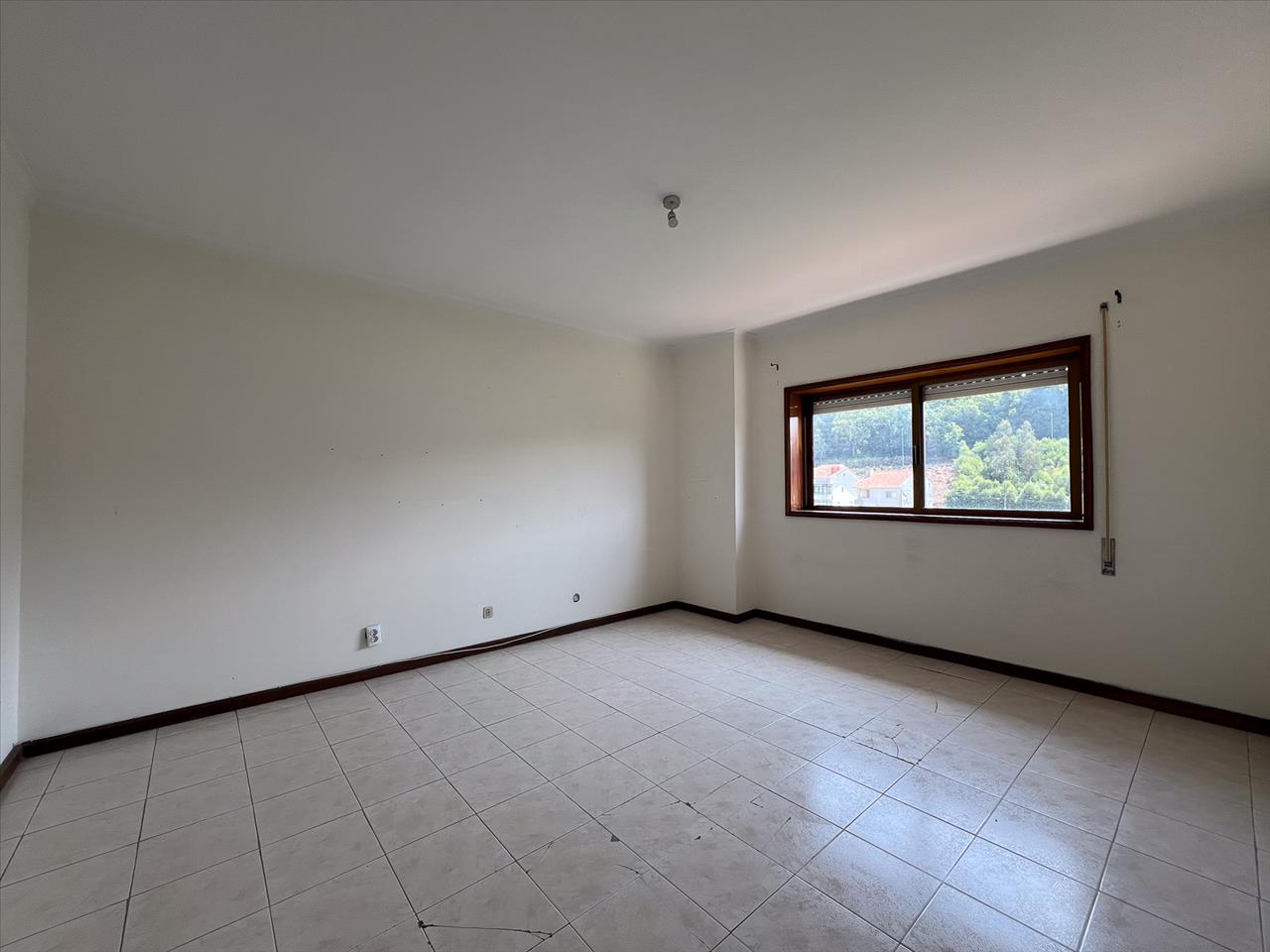 Apartamento T3 com uma área total de 241 m2 - Image 5