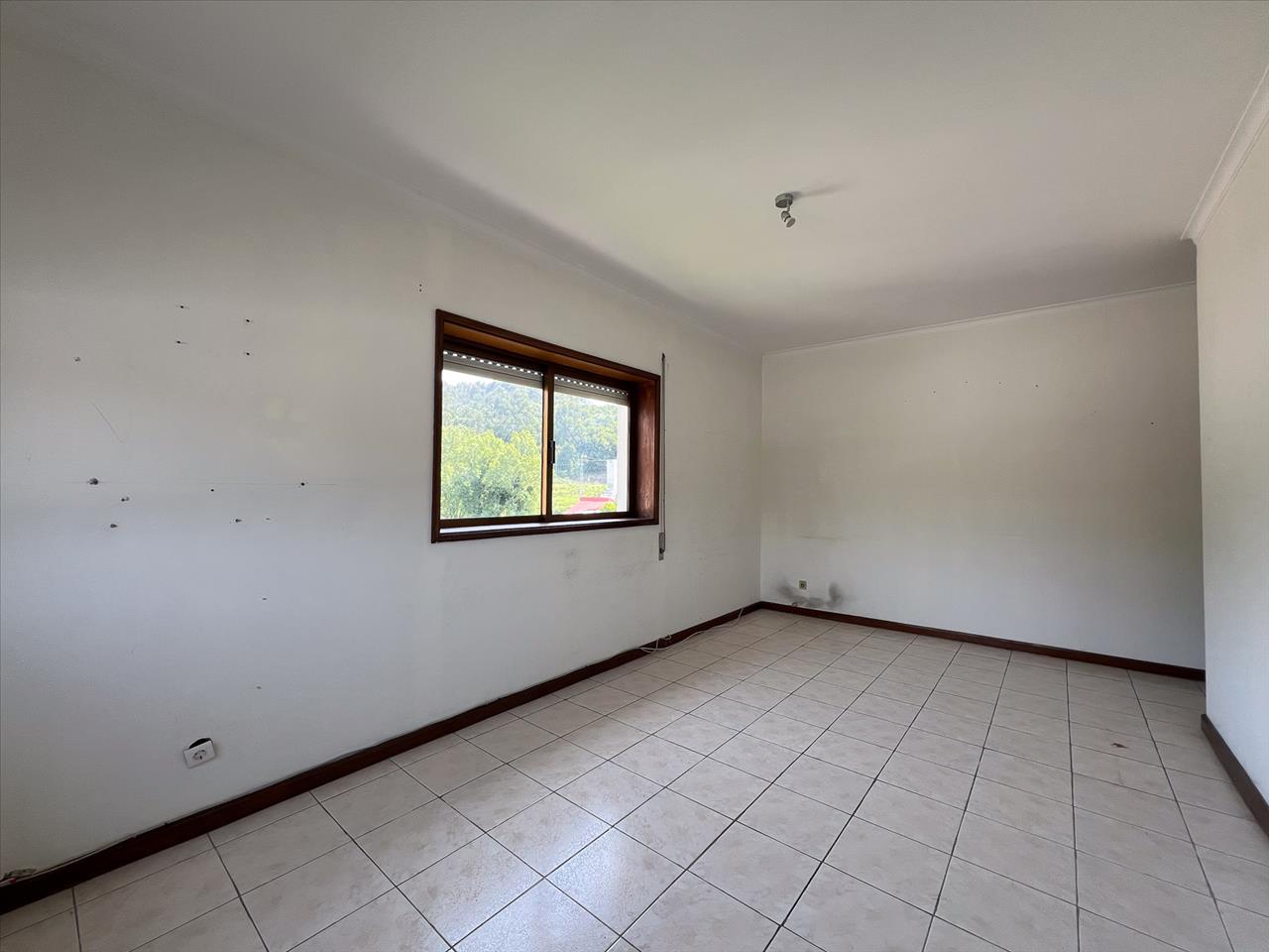 Apartamento T3 com uma área total de 241 m2 - Image 6