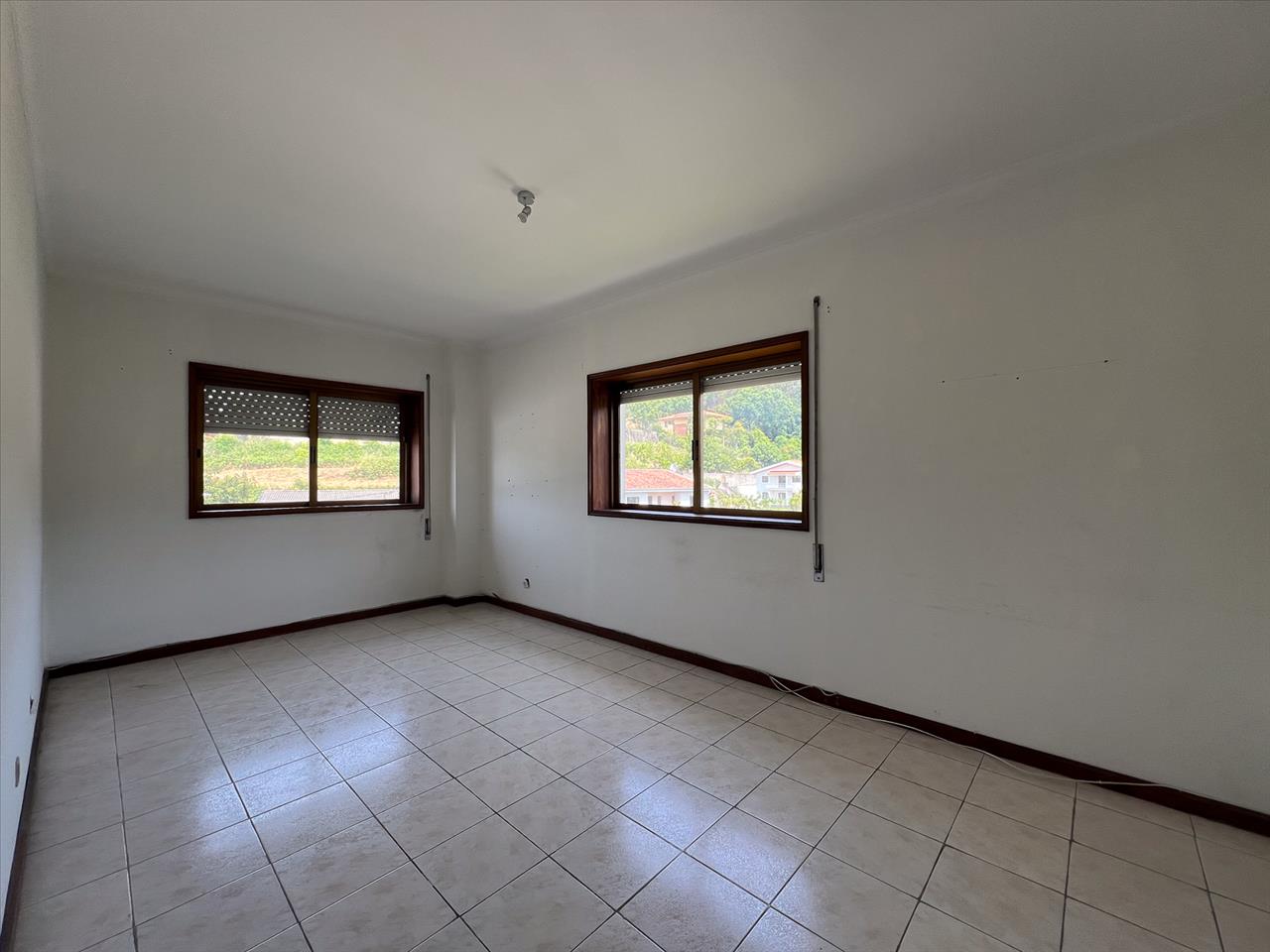 Apartamento T3 com uma área total de 241 m2 - Image 7