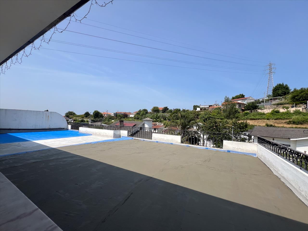 Apartamento T3 com uma área total de 241 m2 - Image 13