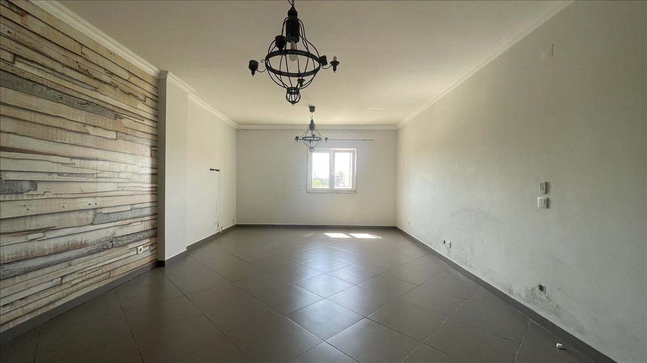 Apartamento T2, com parqueamento, em Brejos de Azeitão - Image 5