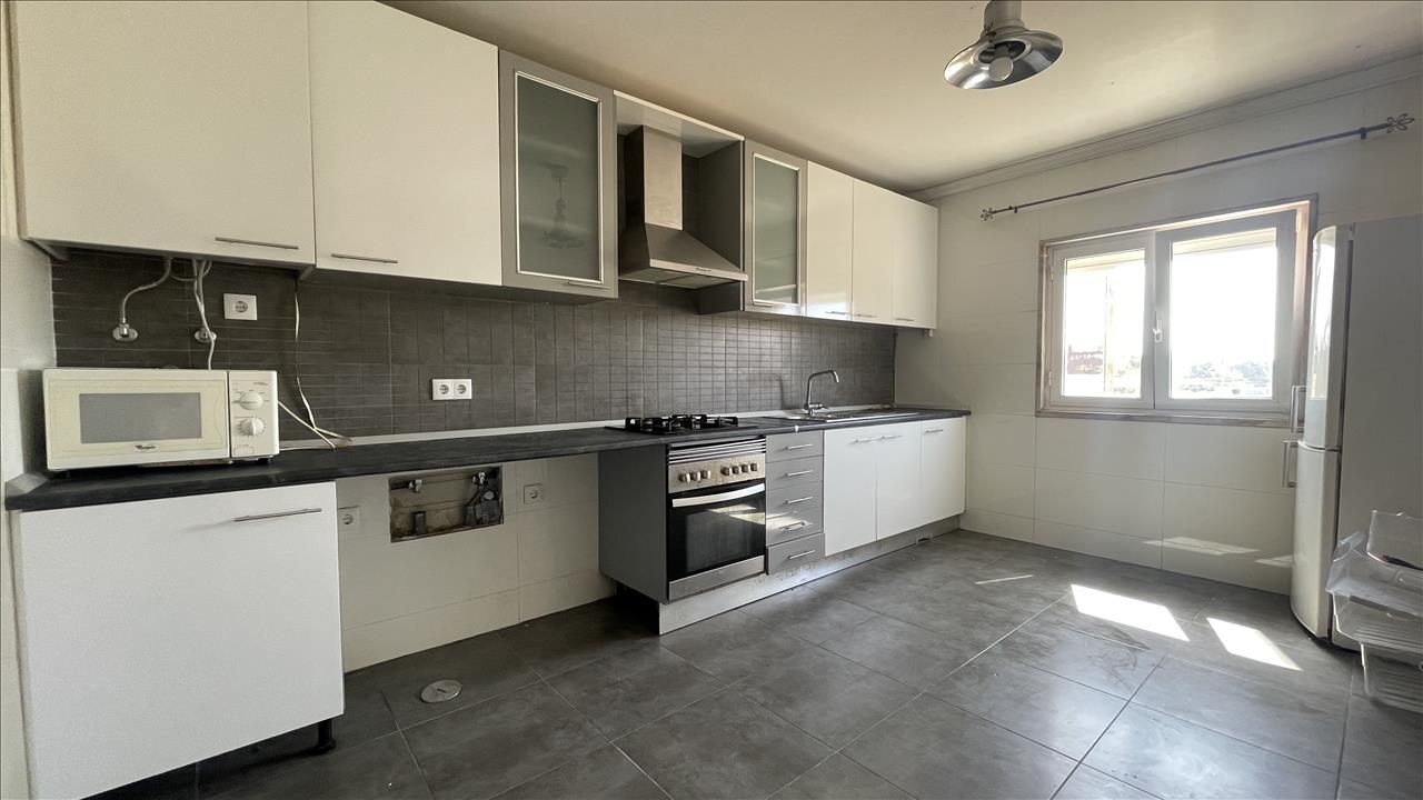 Apartamento T2, com parqueamento, em Brejos de Azeitão - Image 10