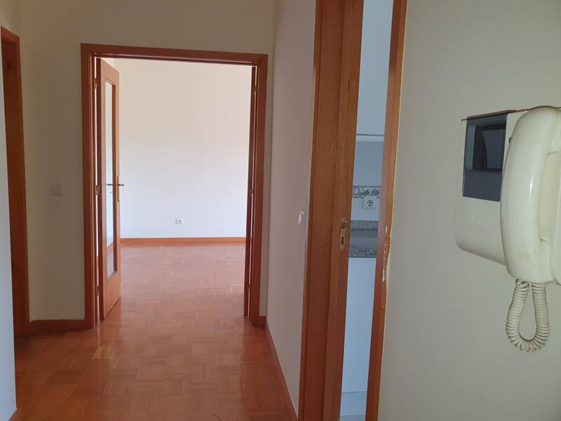 Apartamento T2 em Rio Tinto com 116m² com Varanda - Image 2