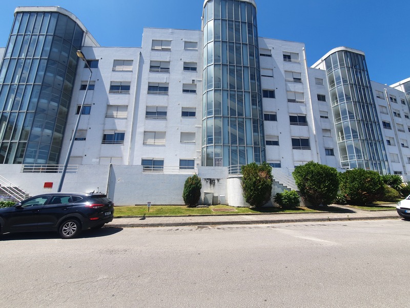 Apartamento T2 em Rio Tinto com 116m² com Varanda - Image 1