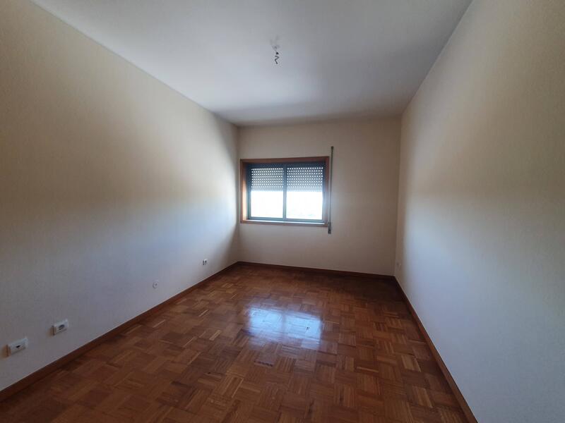 Apartamento T2 em Rio Tinto com 116m² com Varanda - Image 8