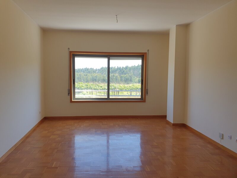 Apartamento T2 em Rio Tinto com 116m² com Varanda - Image 3