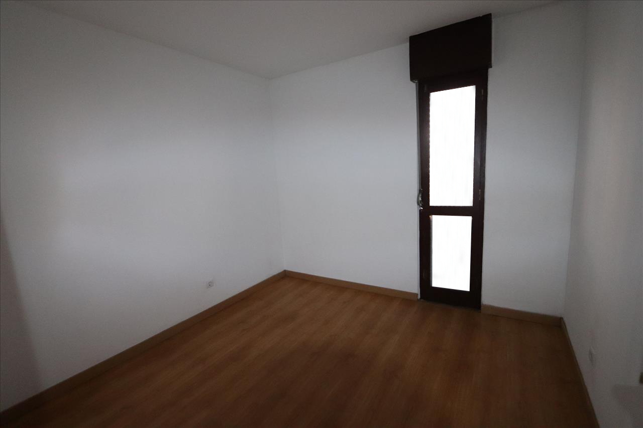 Apartamento T3 com 89 m² na Rua Bernardo Santareno – Miratejo - Image 9