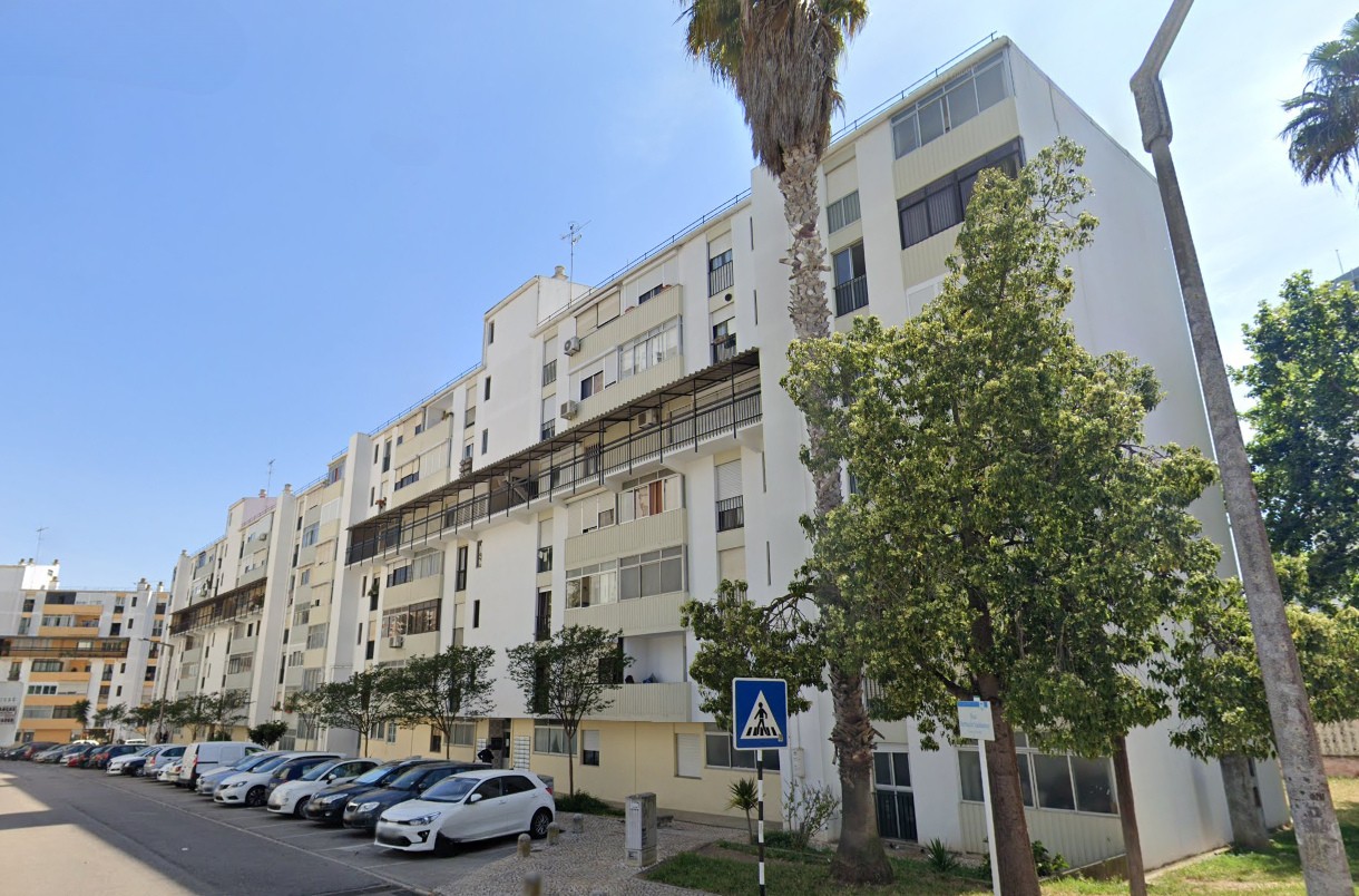 Apartamento T3 com 89 m² na Rua Bernardo Santareno – Miratejo - Image 1