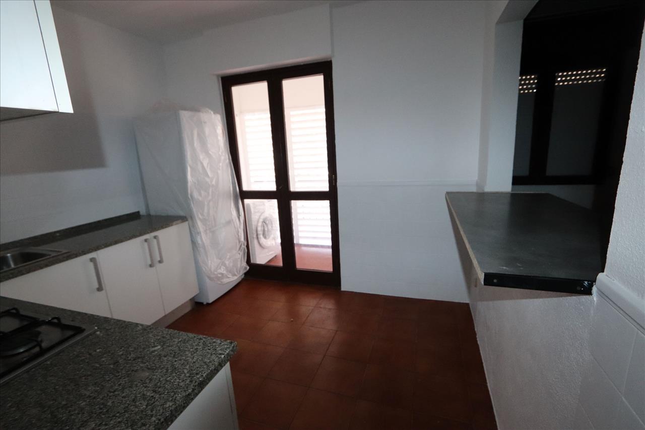 Apartamento T3 com 89 m² na Rua Bernardo Santareno – Miratejo - Image 5