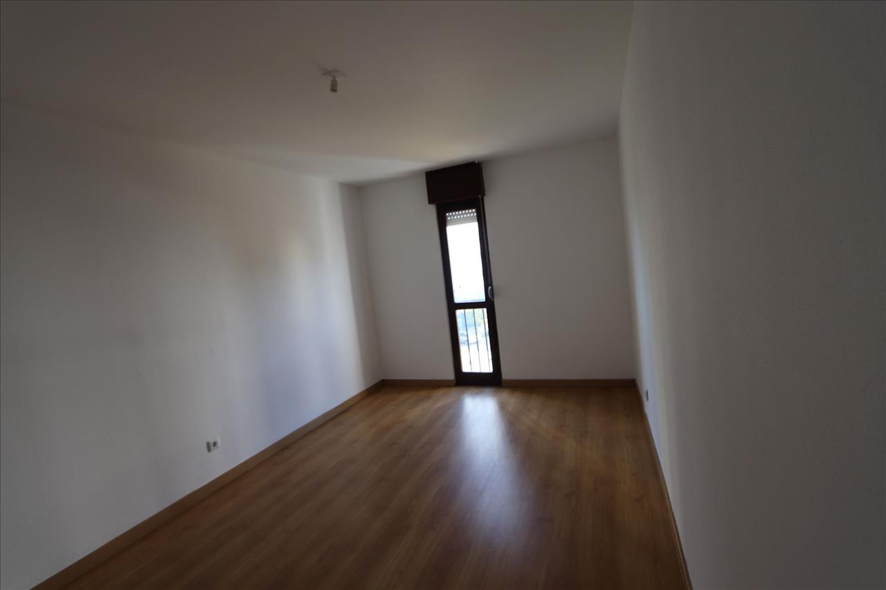 Apartamento T3 com 89 m² na Rua Bernardo Santareno – Miratejo - Image 11