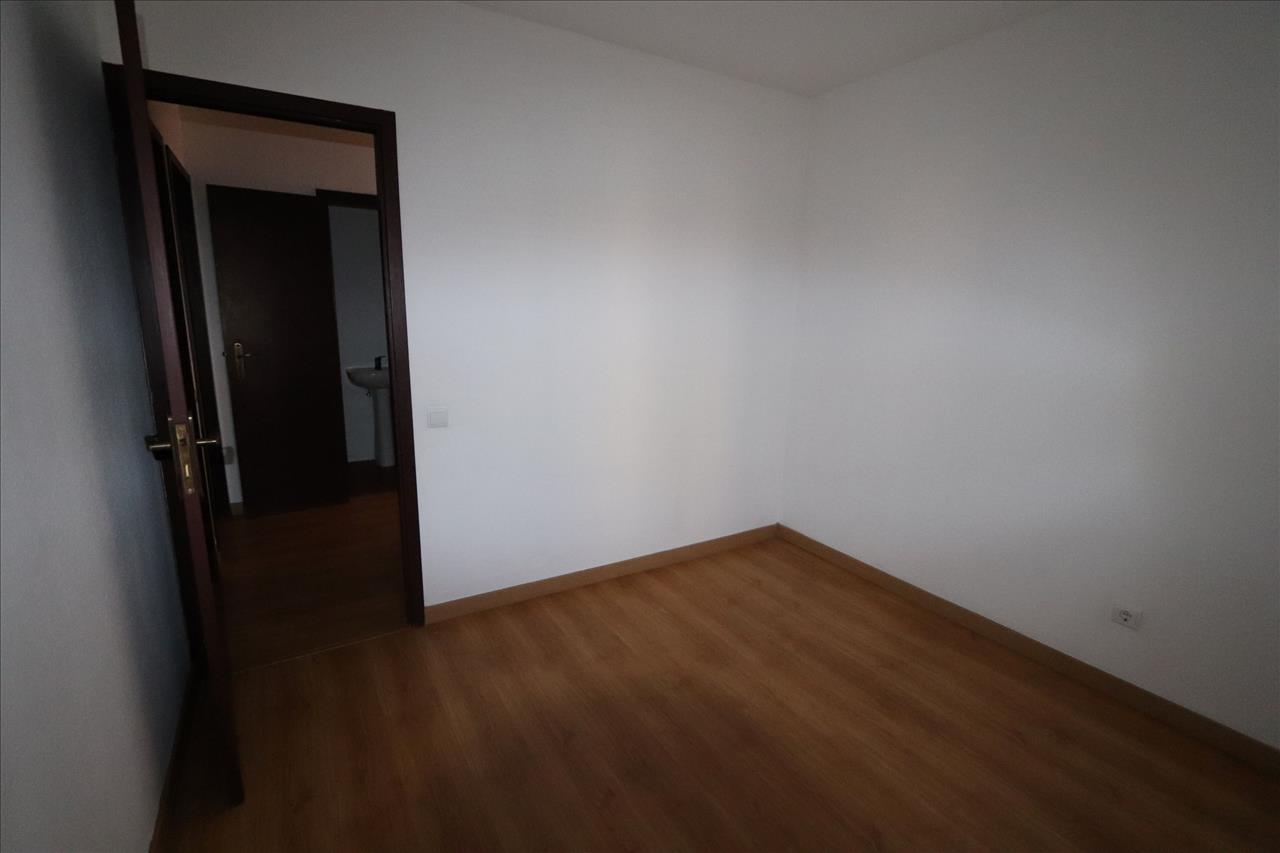 Apartamento T3 com 89 m² na Rua Bernardo Santareno – Miratejo - Image 10