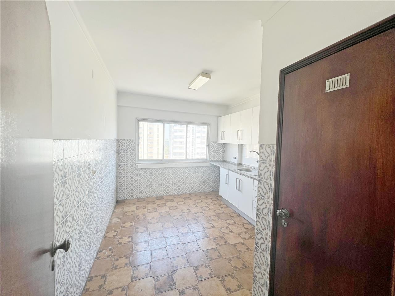 undefined - Image 6