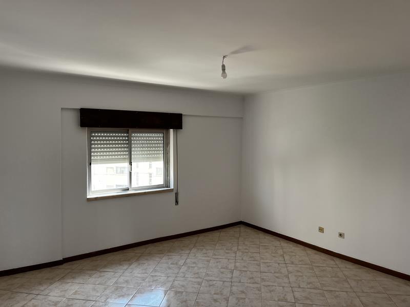 IMÓVEL ARRENDADO ATÉ JUNHO 2026 Apartamento T2 - Image 9