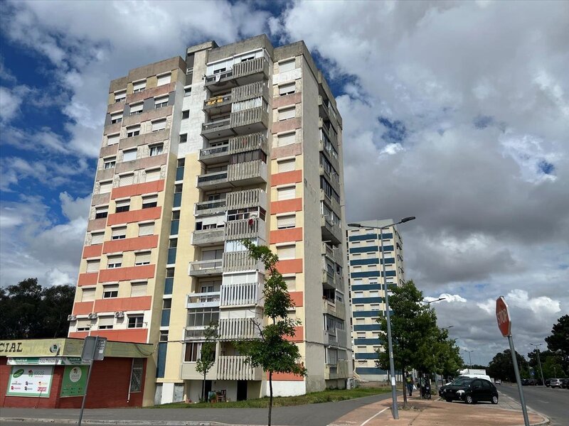 Apartamento T3 Arrendado | Excelente Localização na Cidade Sol – Barreiro - Image 3