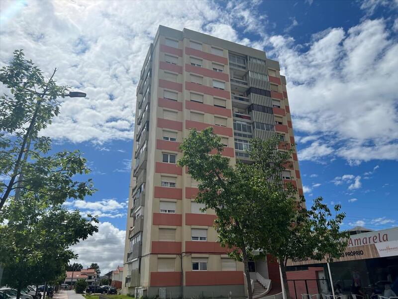 Apartamento T3 Arrendado | Excelente Localização na Cidade Sol – Barreiro - Image 2