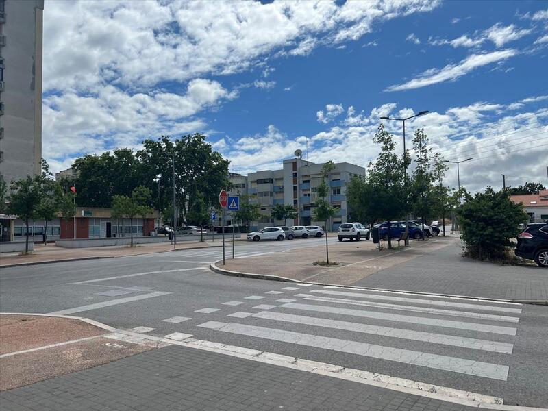 Apartamento T3 Arrendado | Excelente Localização na Cidade Sol – Barreiro - Image 5