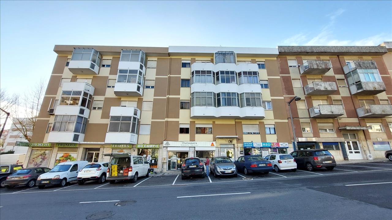 Apartamento T2 Rio de Mouro - Image 2