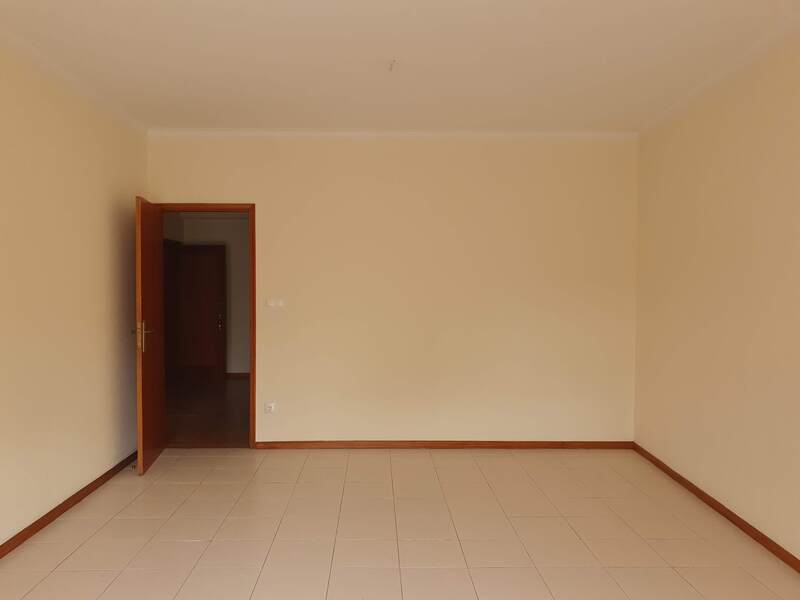 Apartamento T3 Duplex - Oportunidade de Investimento - Image 4
