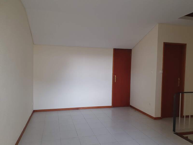 Apartamento T3 Duplex - Oportunidade de Investimento - Image 11