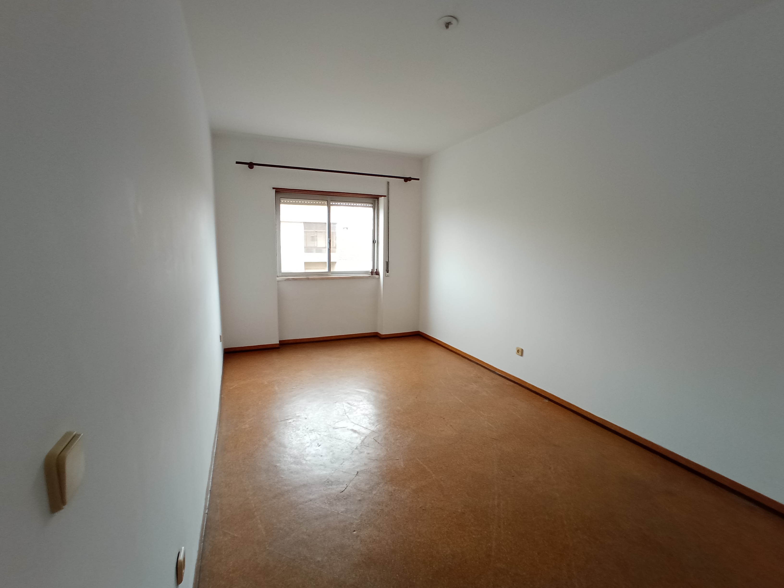 Apartamento T1 na Torre da Marinha, Seixal - Image 2