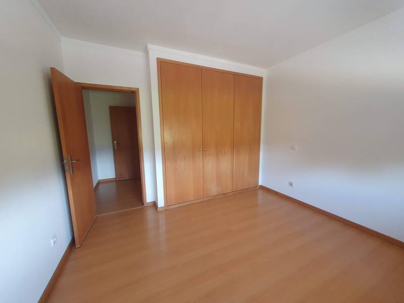 Apartamento T2 em Ermesinde, Valongo - Boas áreas e acessibilidades - Image 9