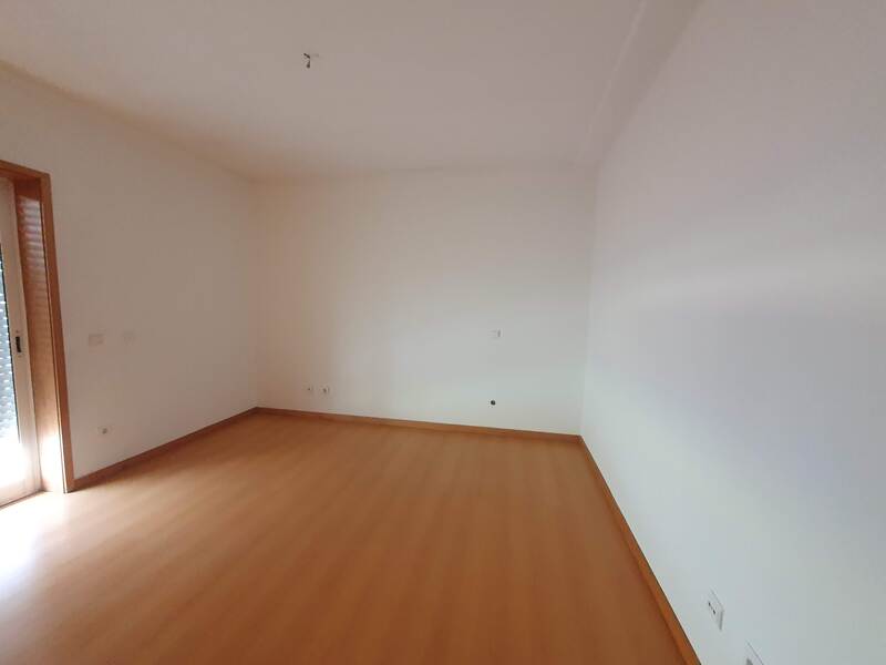 Apartamento T2 em Ermesinde, Valongo - Boas áreas e acessibilidades - Image 8