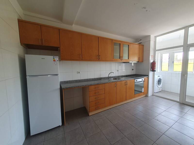 Apartamento T2 em Ermesinde, Valongo - Boas áreas e acessibilidades - Image 11