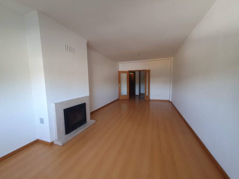 Apartamento T2 em Ermesinde, Valongo - Boas áreas e acessibilidades - Image 6