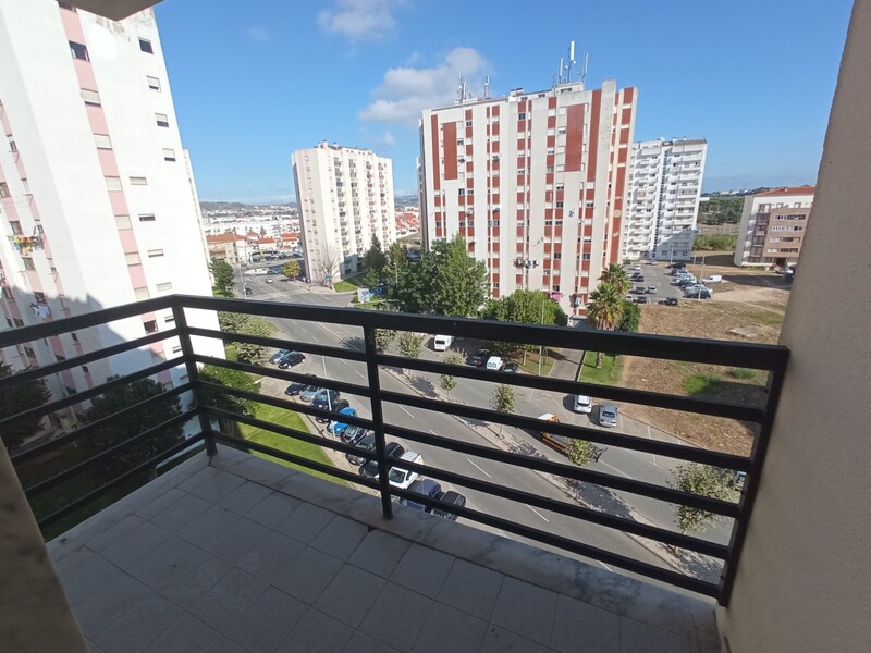 Apartamento T2 Carregado - - Image 6
