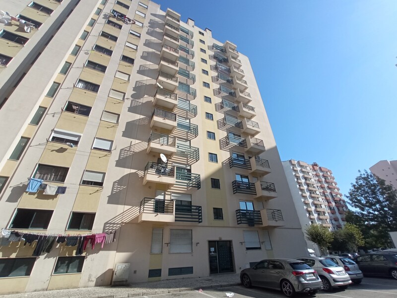 Apartamento T2 Carregado - - Image 1