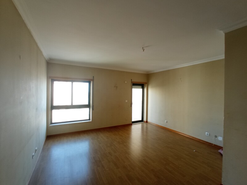 Apartamento T2 Carregado - - Image 5