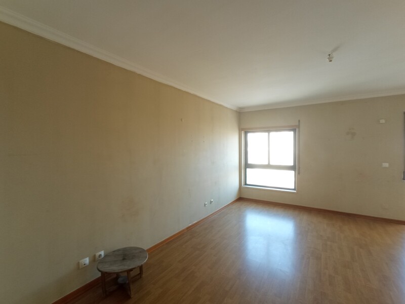 Apartamento T2 Carregado - - Image 4
