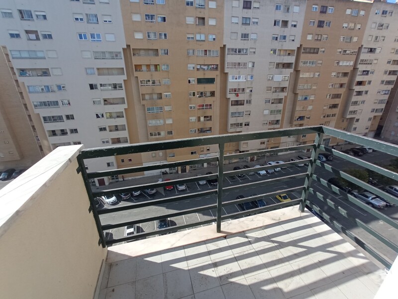 Apartamento T2 Carregado - - Image 8