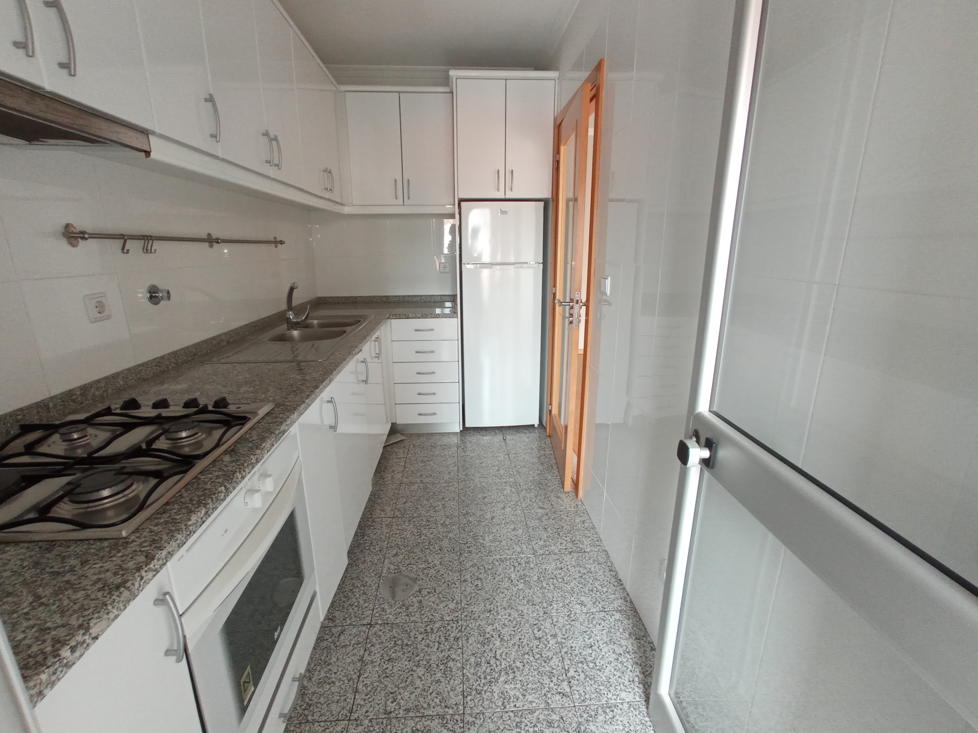 Apartamento T1 com elevador e garagem - Paranhos - Porto - Image 9