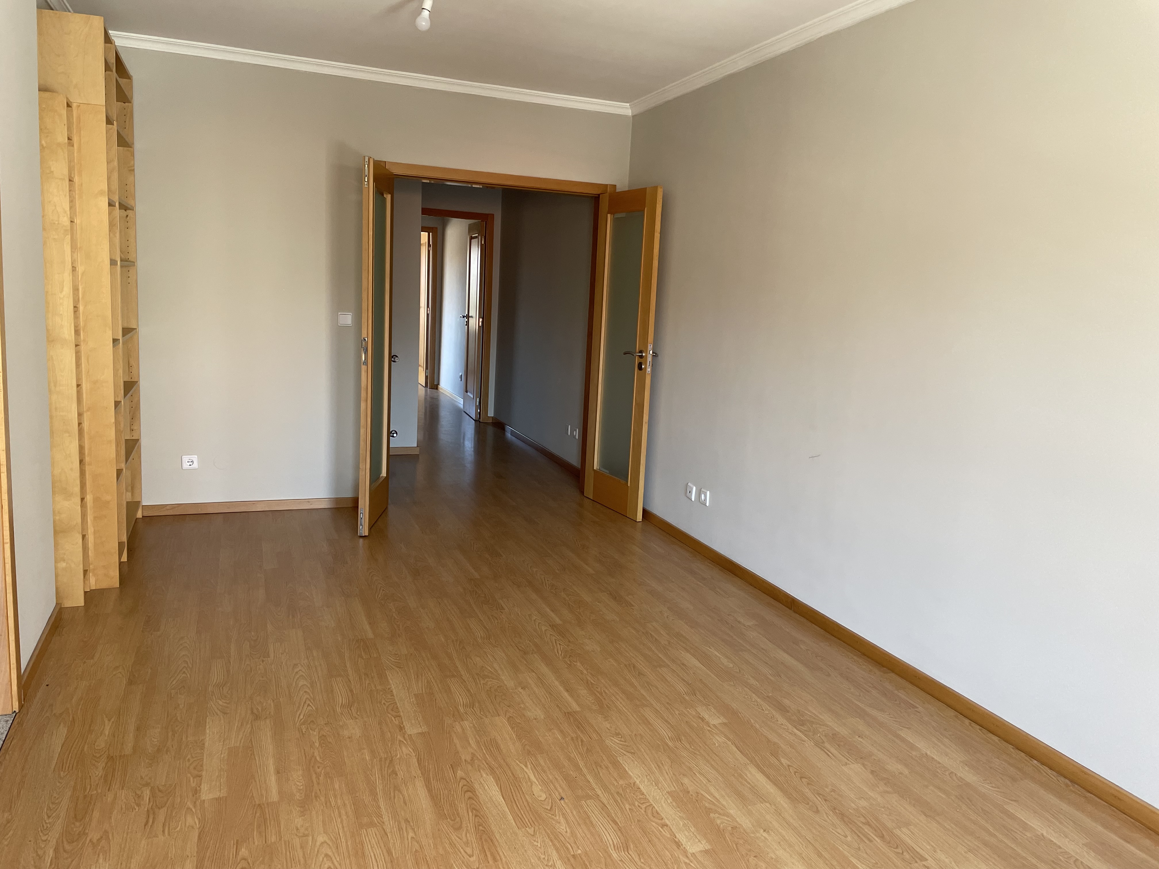 Apartamento T1 com elevador e garagem - Paranhos - Porto - Image 7