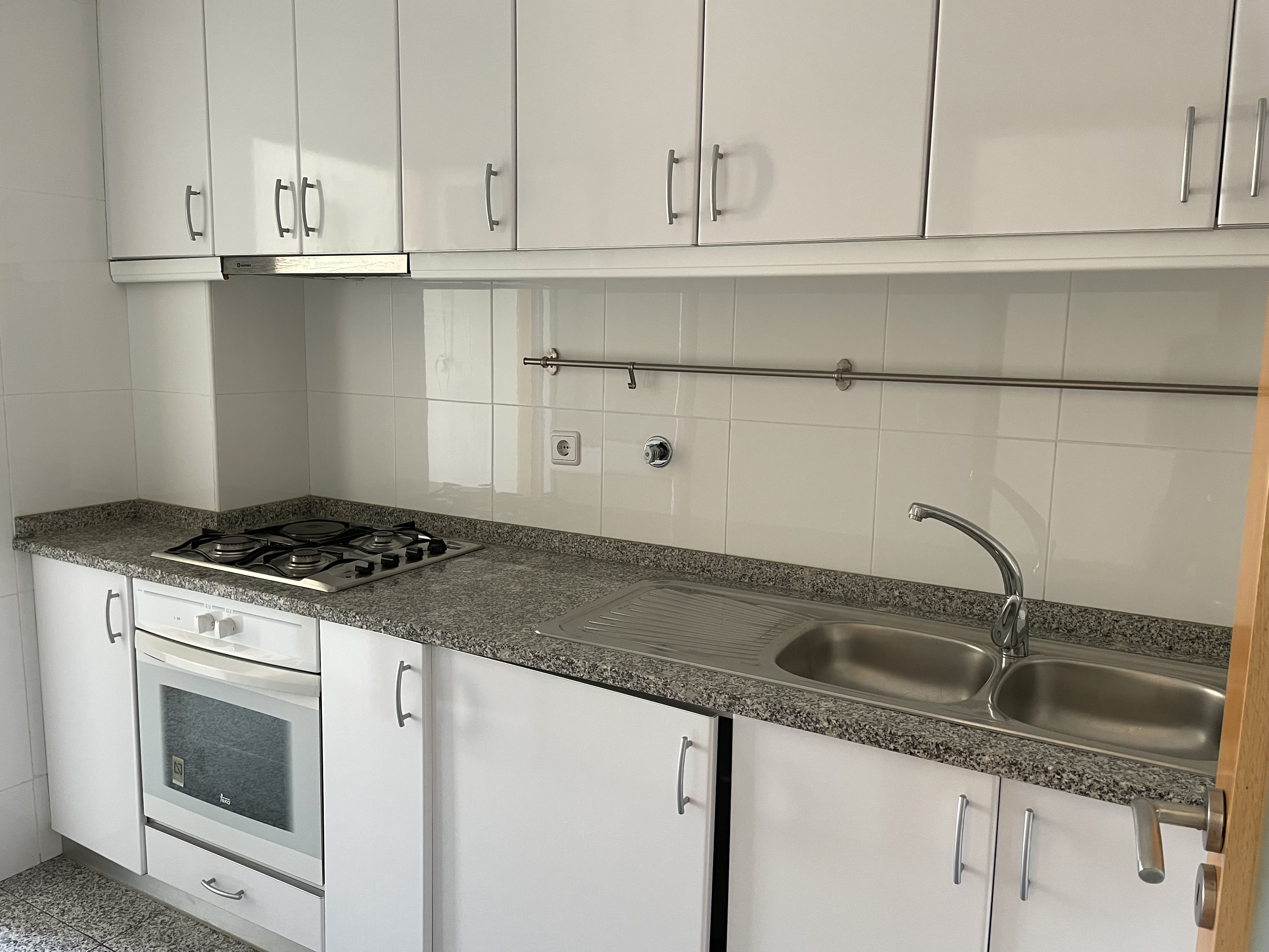 Apartamento T1 com elevador e garagem - Paranhos - Porto - Image 10