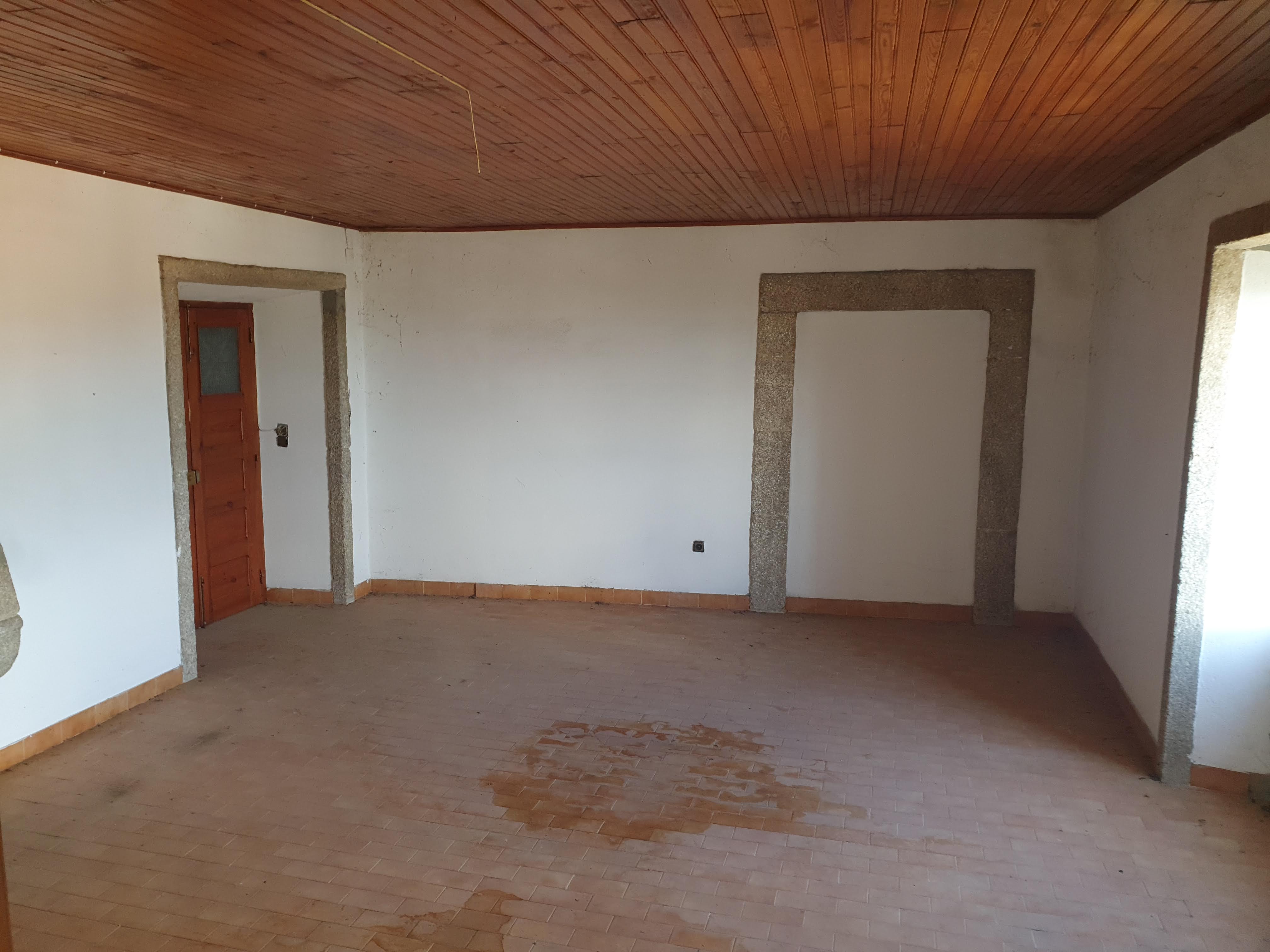 Andar de Moradia, T3, para recuperar- Alpedrinha, Fundão - Image 4