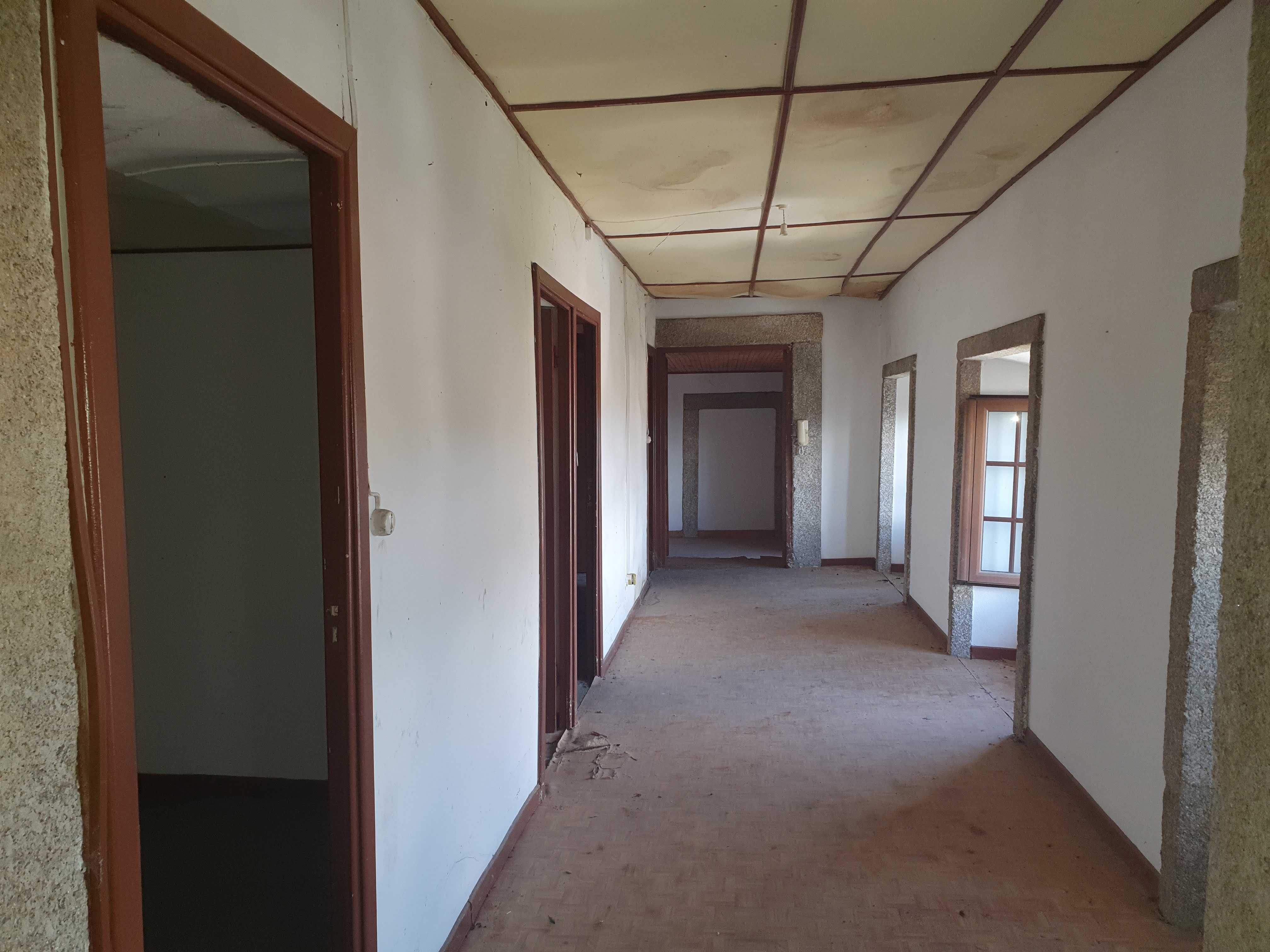 Andar de Moradia, T3, para recuperar- Alpedrinha, Fundão - Image 5